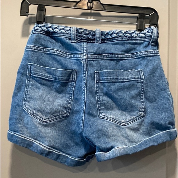 H&M Blue Denim Jean Shorts with Woven Belt | Mid-Rise Fit | Size 8 | Cuffed Hem - Picture 5 of 6